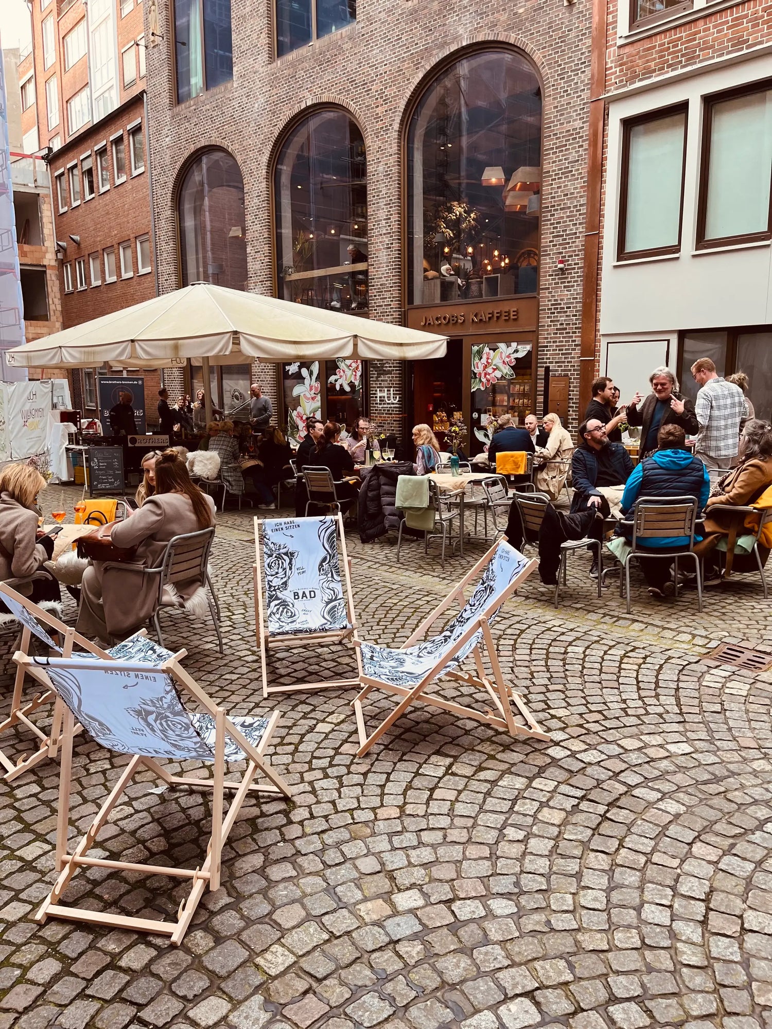 Kaffeetänzchen im Johann Jacobs Haus